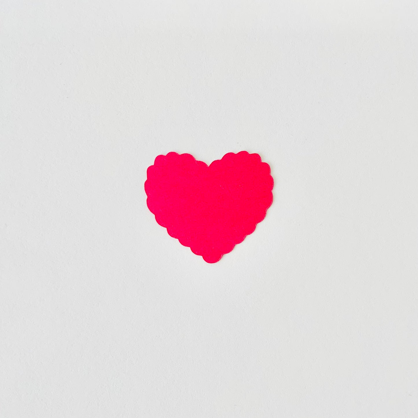 Red Scalloped Heart Confetti