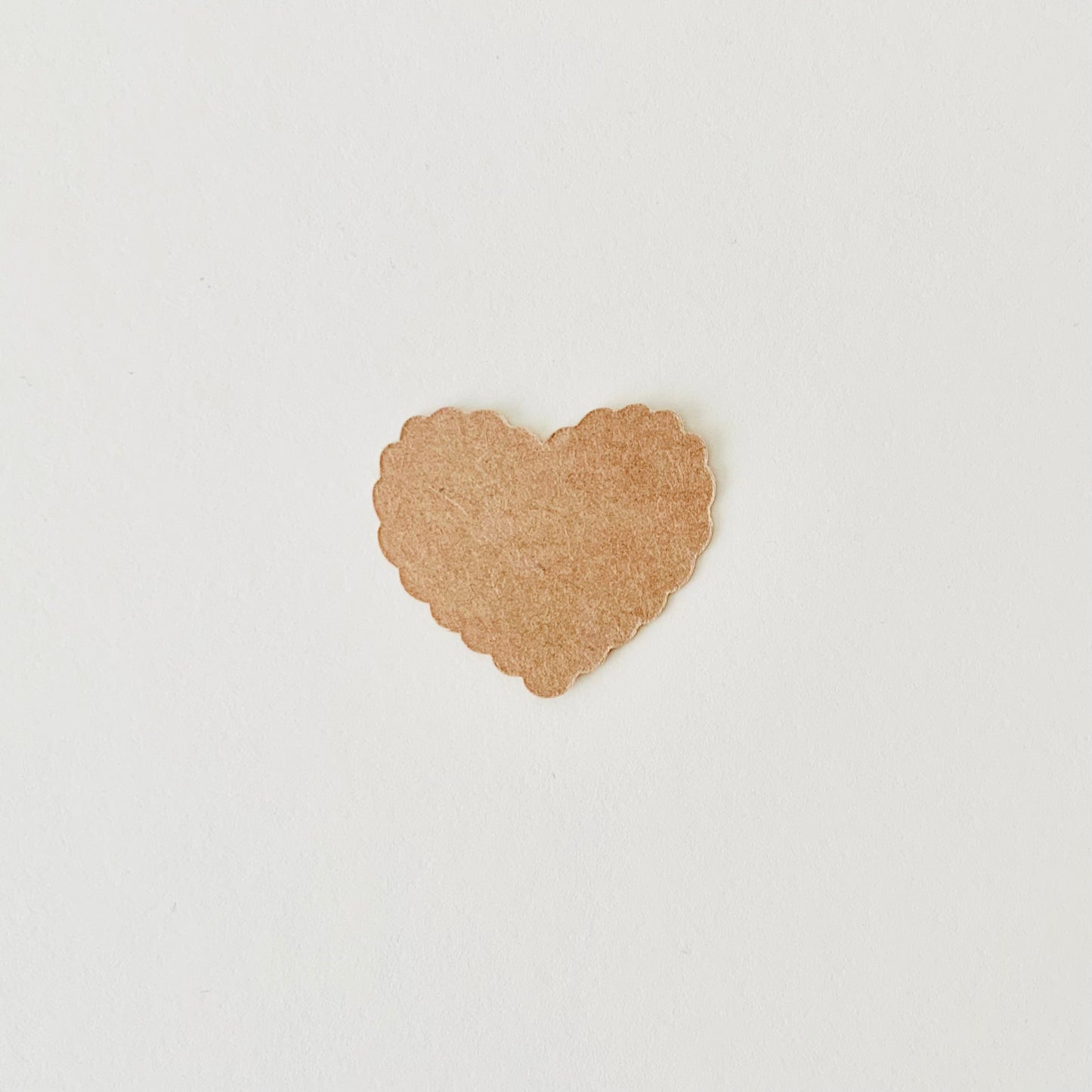 Kraft Scalloped Heart Confetti